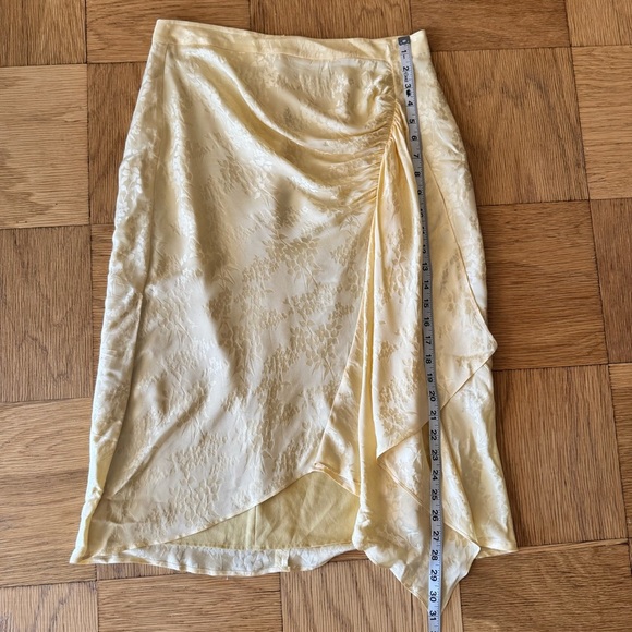 Masscob 40 US Large Butter Yellow Silk Skirt Drapey Floral Made In Spain - Picture 6 of 7